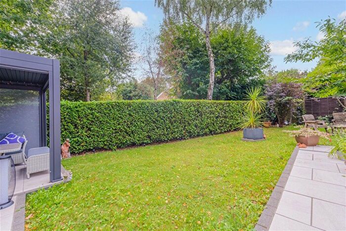 4 Bedroom Detached House For Sale In Harvel Road, Meopham, Kent, DA13