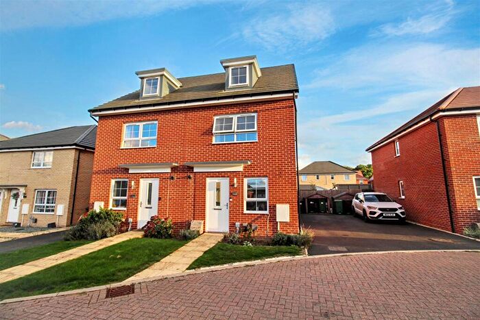 3 Bedroom Semi-Detached House For Sale In Gallard Way, Rackheath, NR13