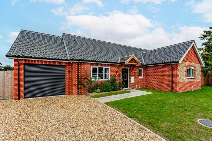 4 Bedroom Detached Bungalow For Sale In Fallowfield Loke, Shropham, NR17
