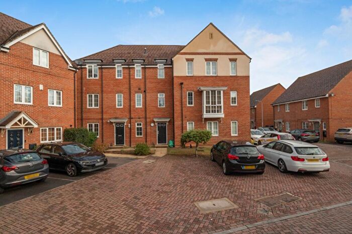 2 Bedroom Apartment For Sale In School Drive, Woodley, Reading, RG5
