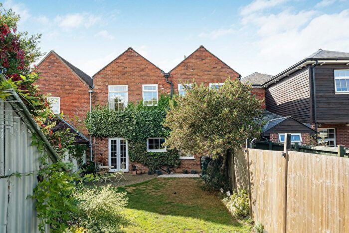 2 Bedroom Flat For Sale In High Street, Steventon, OX13