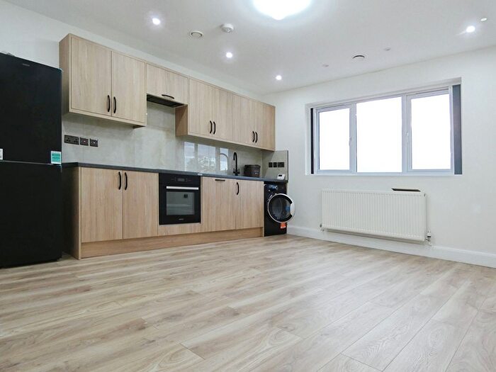 1 Bedroom Flat To Rent In Waverley Way, Carshalton, SM5