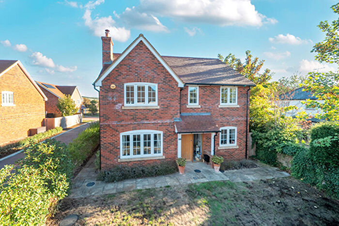 4 Bedroom Detached House For Sale In Dene Close, Playhatch, Reading, RG4