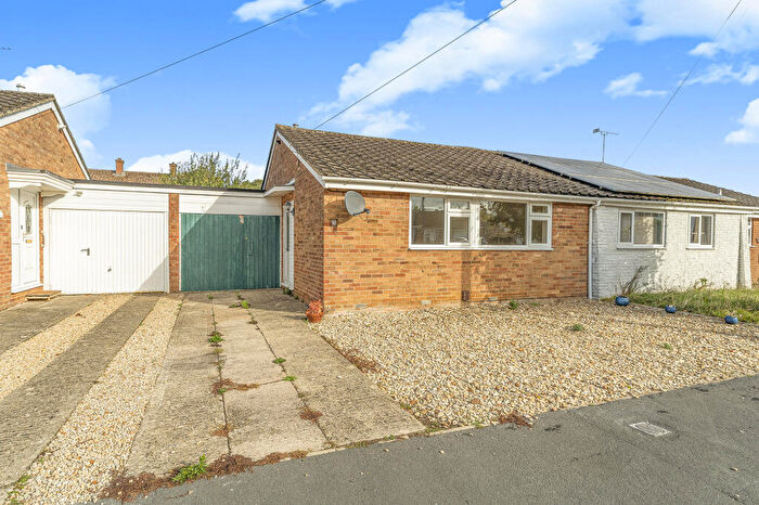 2 Bedroom Semi-Detached Bungalow For Sale In Duncan Close, Eynsham, Oxfordshire, OX29