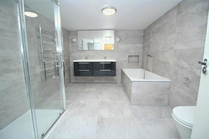 Studio To Rent In Bank Court, Town Centre, Hemel Hempstead, HP1