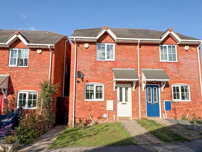 2 Bedroom House To Rent In Coronation Mews, Leighton Buzzard, LU7