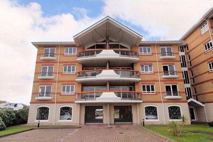 2 Bedroom Flat For Sale In Lock Approach, Port Solent, PO6