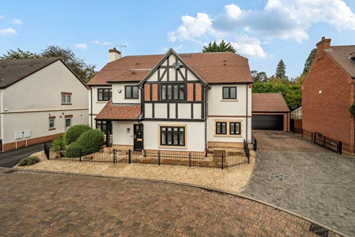 4 Bedroom Detached House To Rent In Elgin Gardens Stratford Upon Avon, CV37