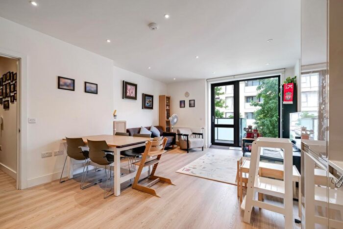 2 Bedroom Flat For Sale In Sailors House, Deauville Close, E14
