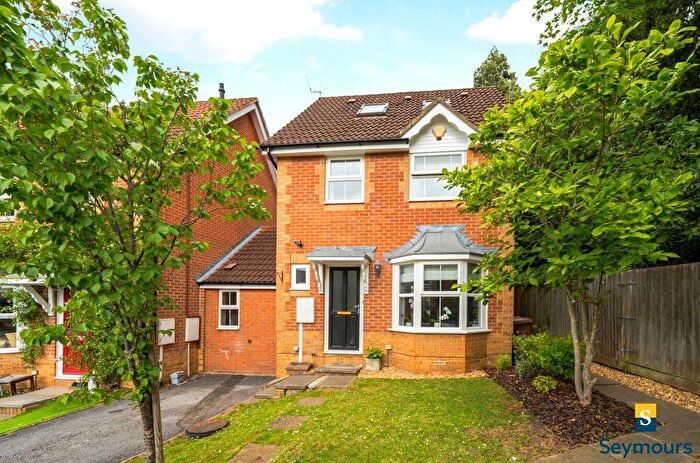 4 Bedroom Link Detached House For Sale In Guildford, Surrey, GU3