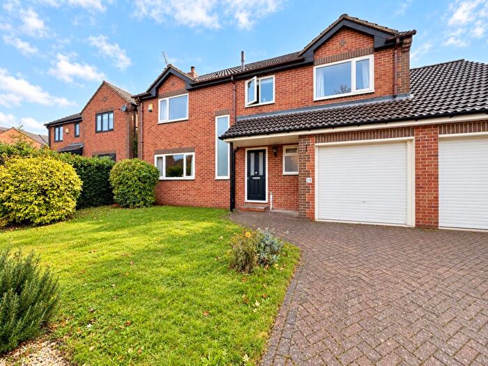 4 Bedroom Detached House For Sale In Vicarage Close, Grenoside, Sheffield, S35