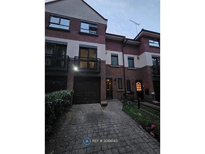 4 Bedroom Terraced House To Rent In Brook Park Close, London, N21