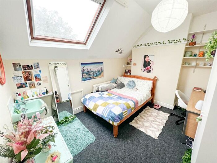 7 Bedroom House To Rent In Crookesmoor Road, Crookes, Sheffield, S10