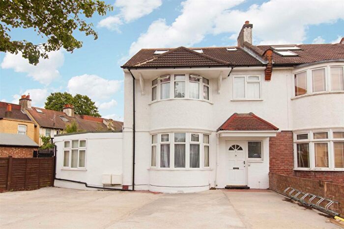 2 Bedroom Flat To Rent In Cecil Road, London, W3
