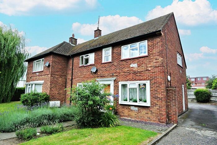 1 Bedroom Flat For Sale In Clare Road, Staines-Upon-Thames, TW19