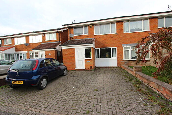 3 Bedroom Semi-Detached House For Sale In Kelsull Croft, Birmingham, B37