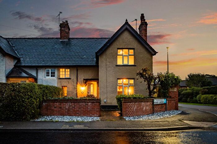 3 Bedroom Semi-Detached House For Sale In Rookery Cottage - Hartford Road, Davenham, Cheshire, CW9