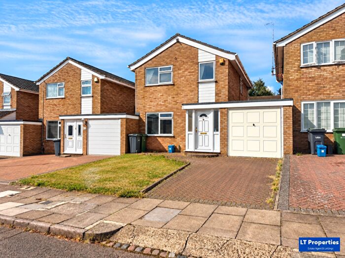 3 Bedroom Detached House To Rent In Oving Close, Luton, LU2
