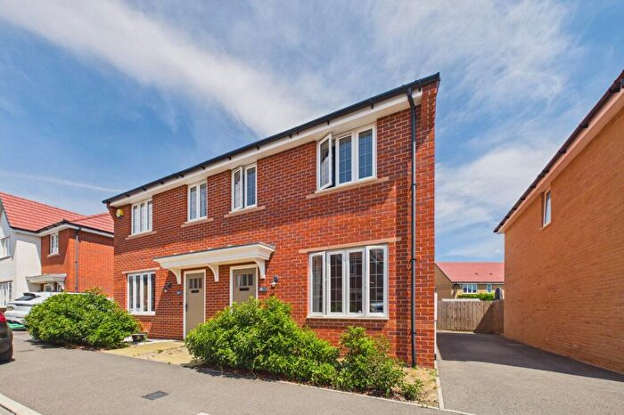 3 Bedroom Semi-Detached House To Rent In Martingale Grove, Arborfield Green, Reading, Berkshire, RG2