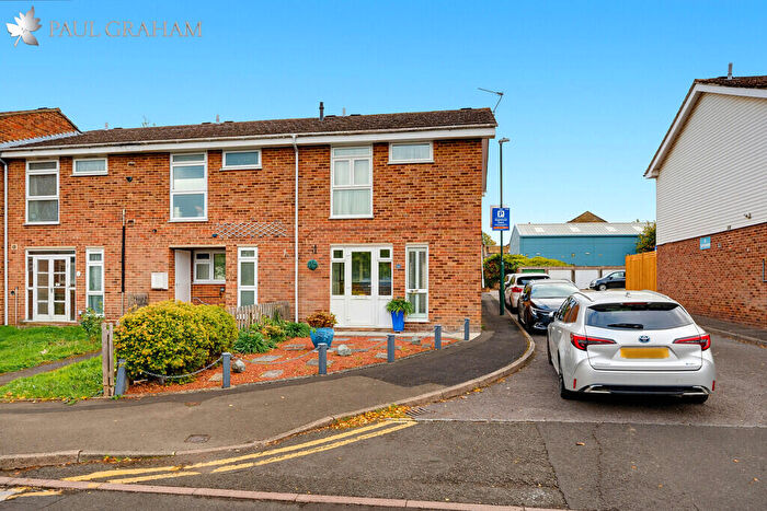 3 Bedroom End Of Terrace House For Sale In Carew Road, Wallington, SM6