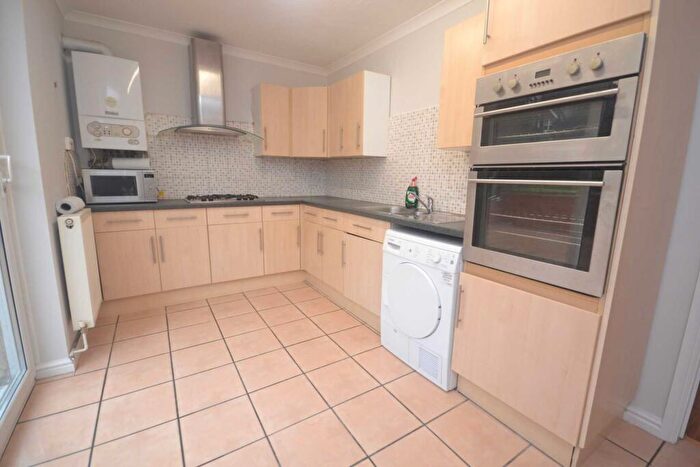 4 Bedroom Semi-Detached House To Rent In Barnsdale Road, Reading, RG2