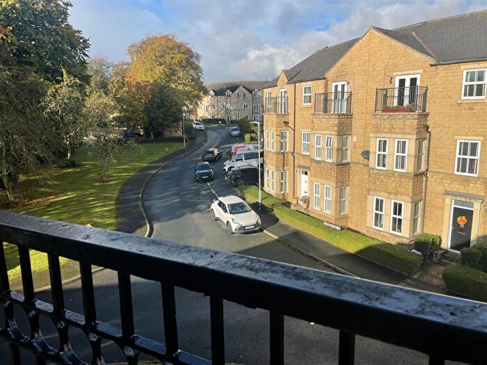 2 Bedroom Apartment To Rent In Almond Court, Northowram, Halifax, HX3