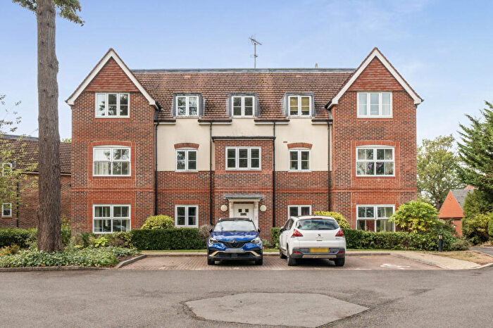 2 Bedroom Apartment For Sale In St. Catherines Wood, Camberley, Surrey, GU15