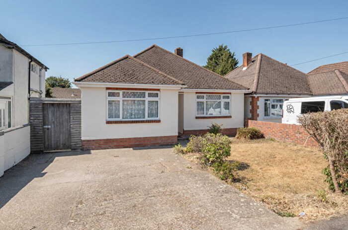 2 Bedroom Bungalow For Sale In Valentine Avenue, Southampton, Hampshire, SO19