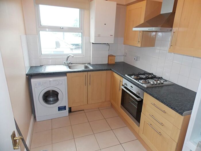2 Bedroom Flat To Rent In High Road Leytonstone, London, E11