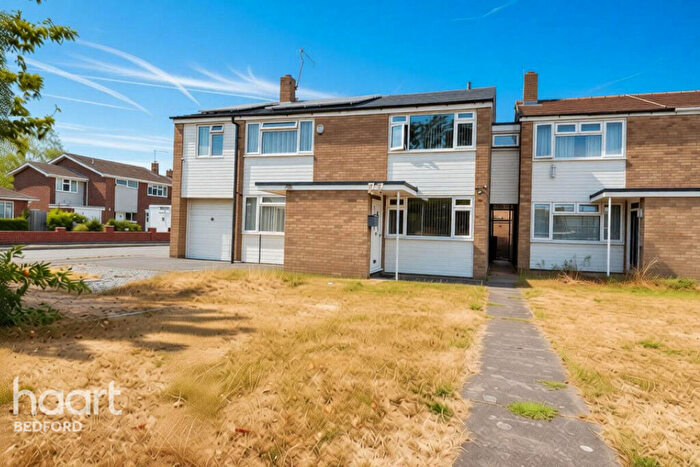 2 Bedroom Semi-Detached House For Sale In The Close, Bedford, MK44