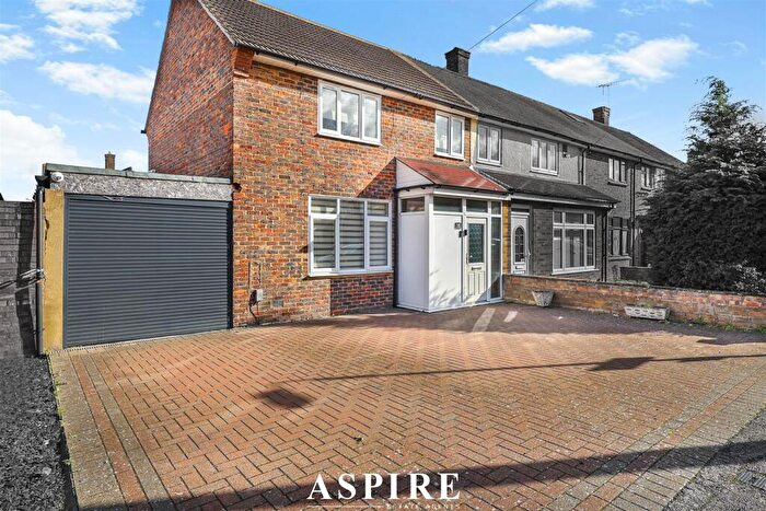 2 Bedroom End Of Terrace House For Sale In Melksham Drive, Romford, RM3
