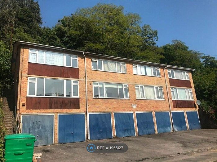 1 Bedroom Flat To Rent In Garlands Road, Redhill, RH1