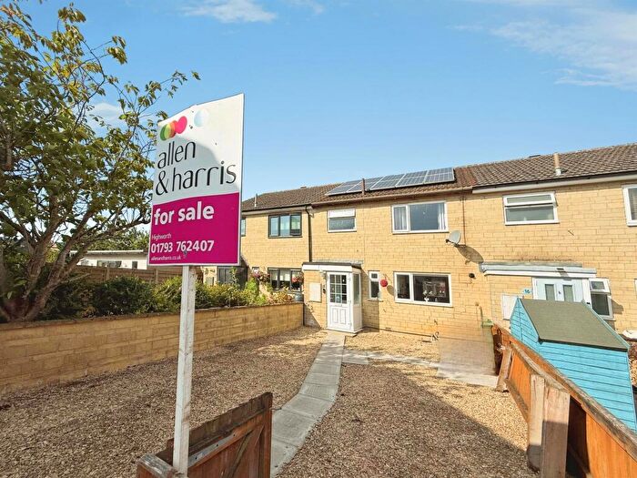 3 Bedroom Terraced House For Sale In Elizabeth Way, Siddington, Cirencester, GL7