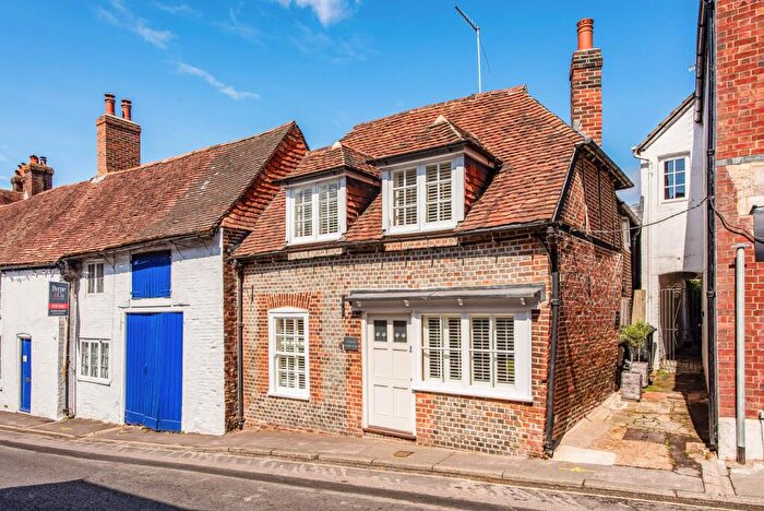 3 Bedroom Semi-Detached House For Sale In Bishop's Waltham, SO32