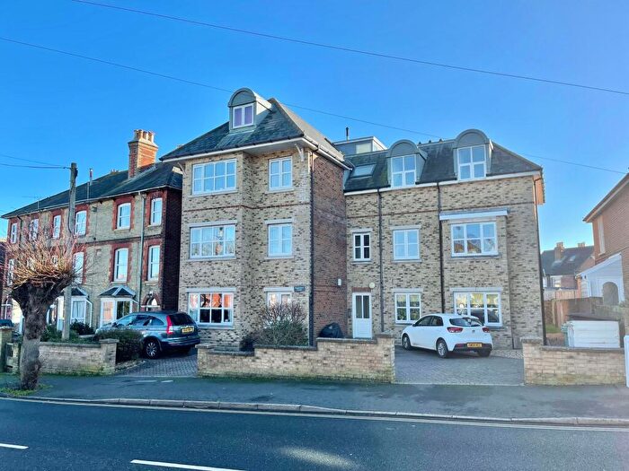 2 Bedroom Property To Rent In Mill Hill Road, Francesca Court, PO31