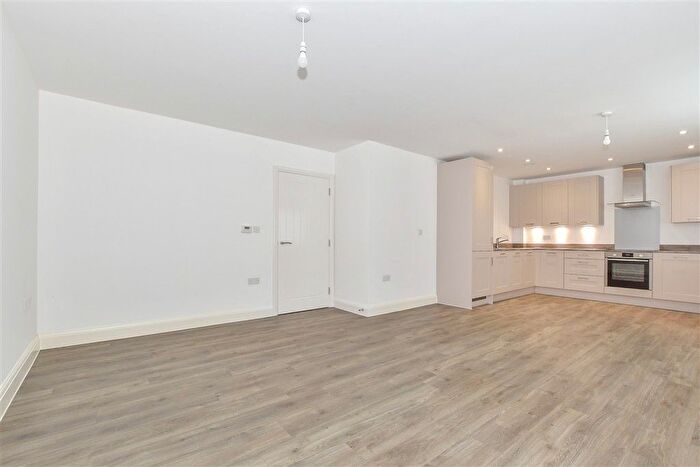 2 Bedroom Flat For Sale In Three Fields Road, Tenterden, Kent, TN30