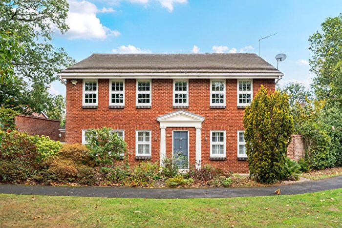 2 Bedroom Maisonette For Sale In Burleigh Park, Cobham, KT11