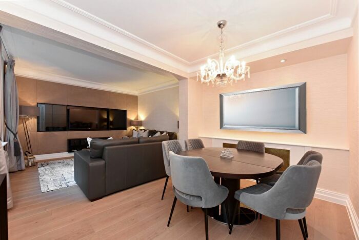 3 Bedroom Flat To Rent In Park Lane, Mayfair, W1K