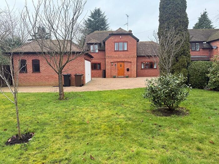 4 Bedroom Detached House For Sale In Butts Hill Road, Woodley, Reading, Berkshire, RG5
