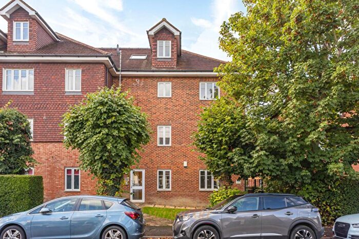 2 Bedroom Flat For Sale In Lumley Road, The Quadrangle, RH6