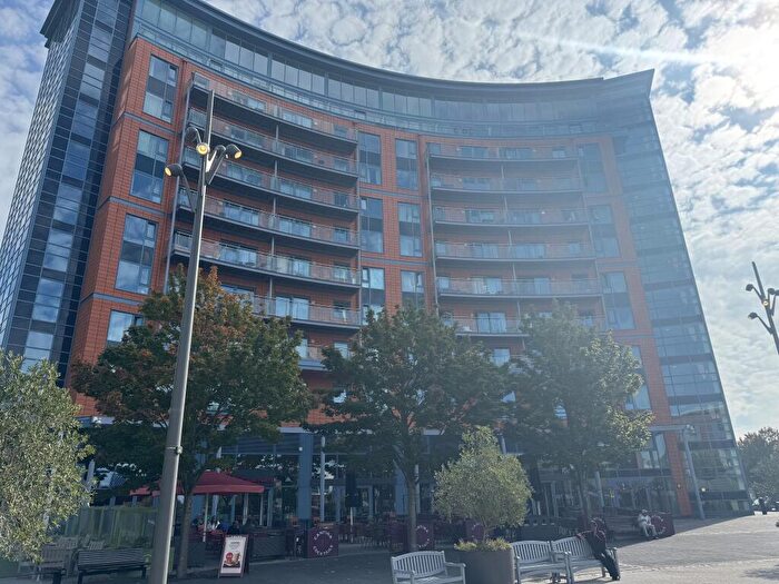 1 Bedroom Flat For Sale In Flat, The Crescent, Gunwharf Quays, Portsmouth, Hampshire, PO1