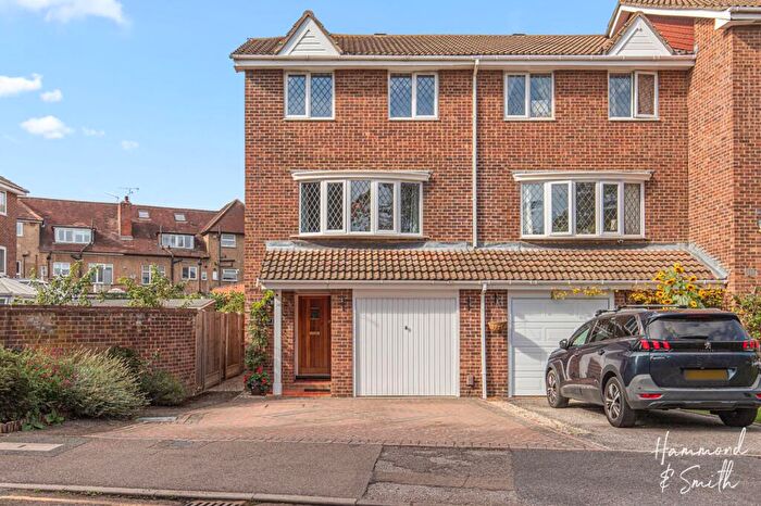 4 Bedroom End Of Terrace House For Sale In Slade End, Theydon Bois, CM16