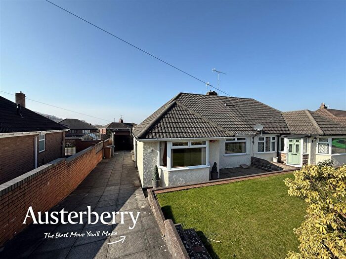 2 Bedroom Semi-Detached Bungalow For Sale In Alanbrook Grove, Stoke-On-Trent, ST3