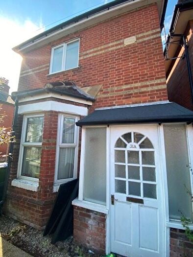 3 Bedroom Flat To Rent In Bullar Road, Bitterne, Southampton, Hampshire, SO18
