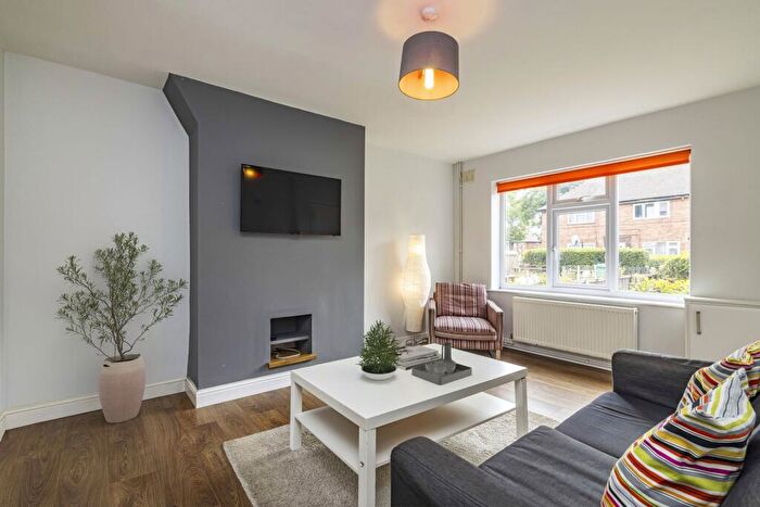 3 Bedroom House Of Multiple Occupation To Rent In Coleby Avenue, Nottingham, NG7