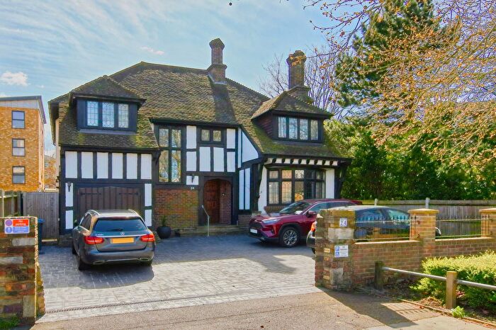 4 Bedroom Detached House For Sale In Fairfield Road, Croydon, Greater London, CR0