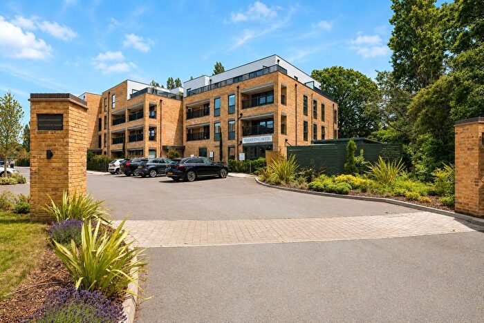 2 Bedroom Flat For Sale In Oaklands House, Littleworth Road, Esher, KT10