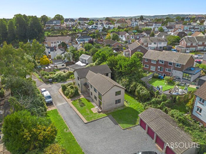 3 Bedroom Flat For Sale In Wesley Close, Torquay, TQ2