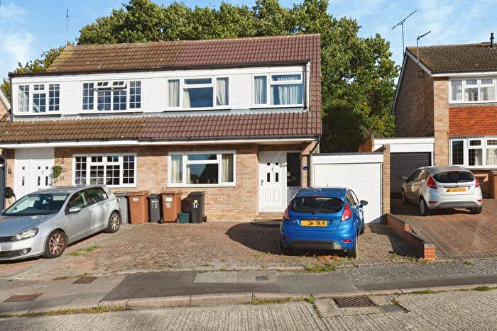 3 Bedroom Semi-Detached House For Sale In North Dell, Chelmsford, CM1