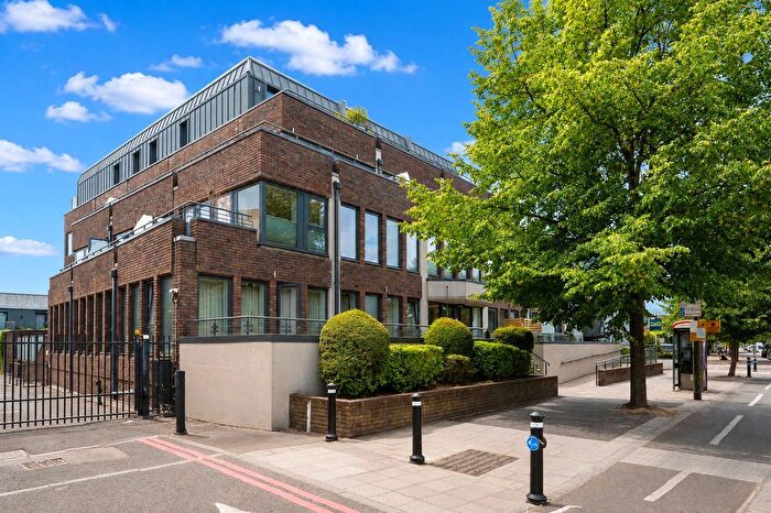 1 Bedroom Flat To Rent In Forsyth House, Lower Richmond Road, Richmond, TW9